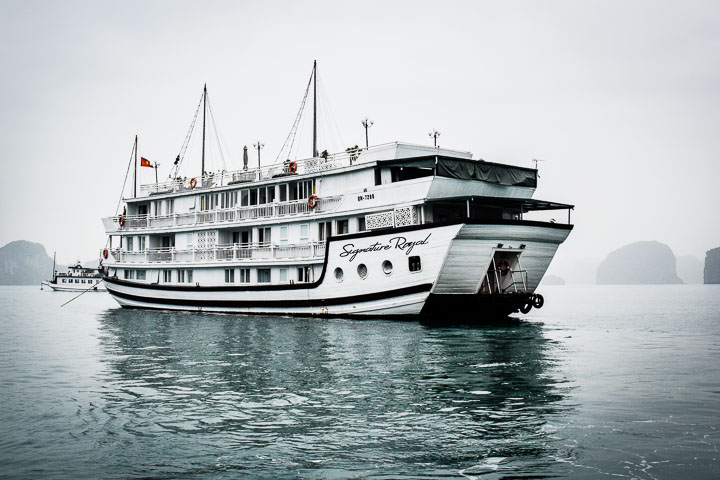 Cruise Halong bay signature royal cruise boat