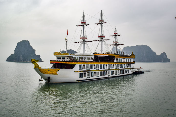 Cruise Halong Bay luxury boat