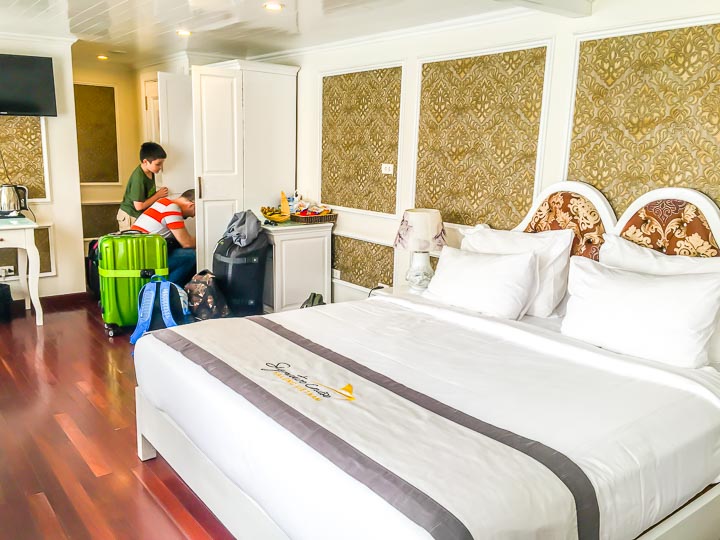 Halong Bay Cruise signature cruise rooms