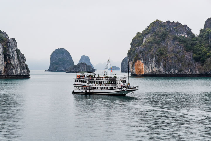 halong bay cruise boat