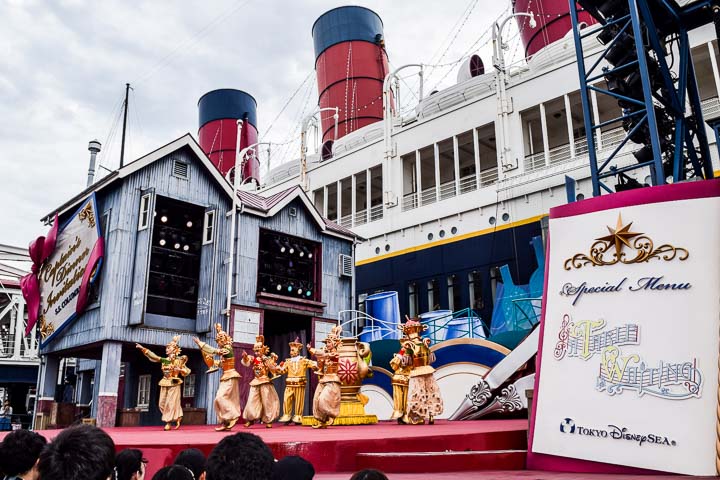 Tokyo Disney Sea dockside stage