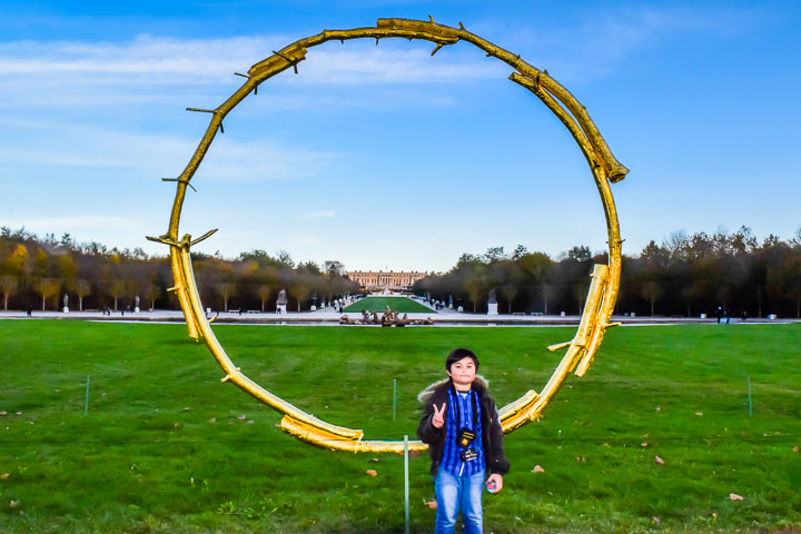 Paris to Palace of Versailles ring sculpture