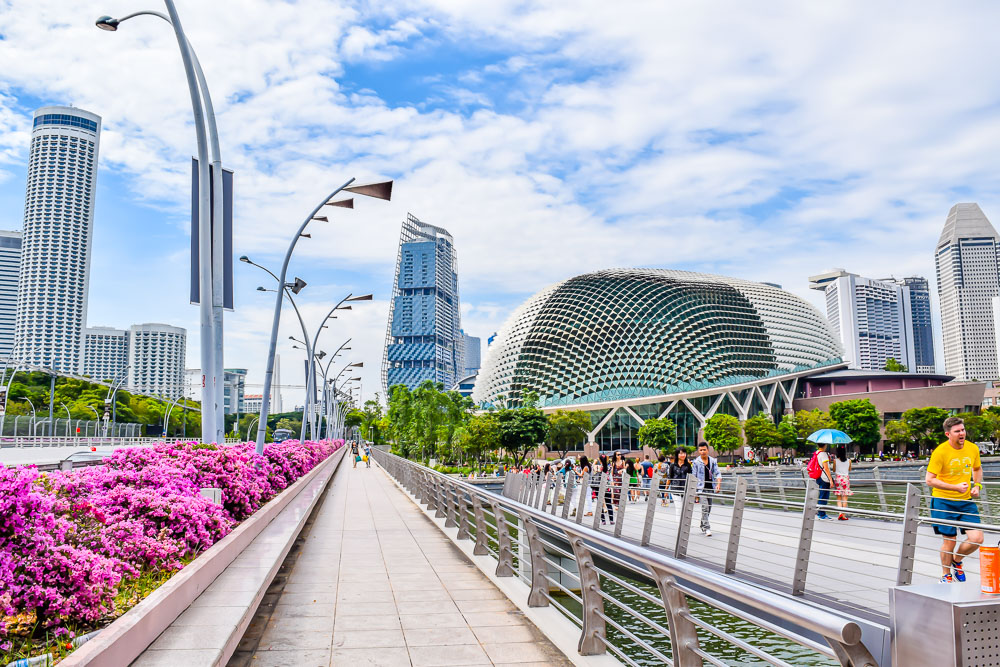 Downtown Singapore is so clean - Weird Laws in Singapore