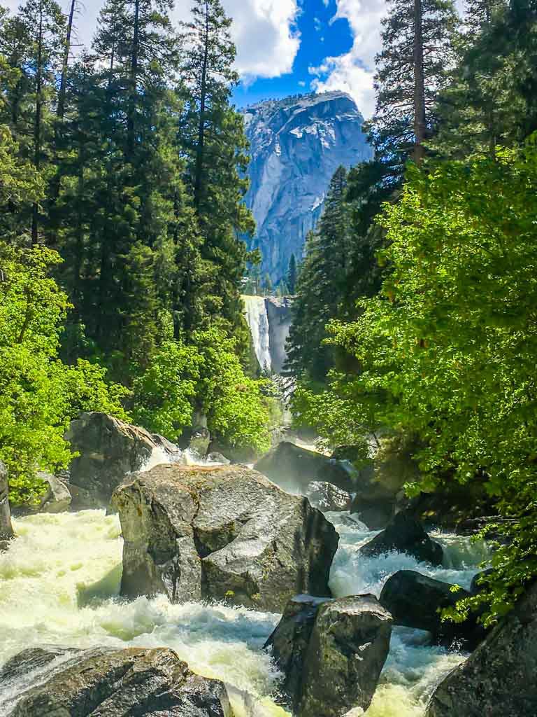 Top 5 Attractions in Yosemite mist trail and vernal fall