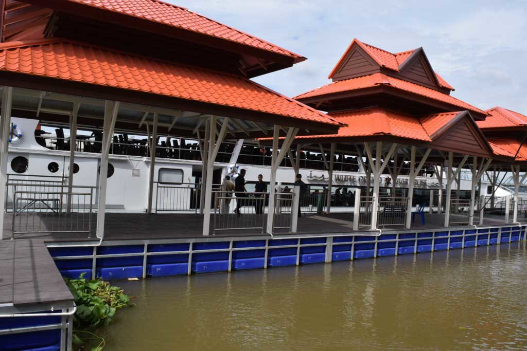 Ayutthaya jetty to board cruise