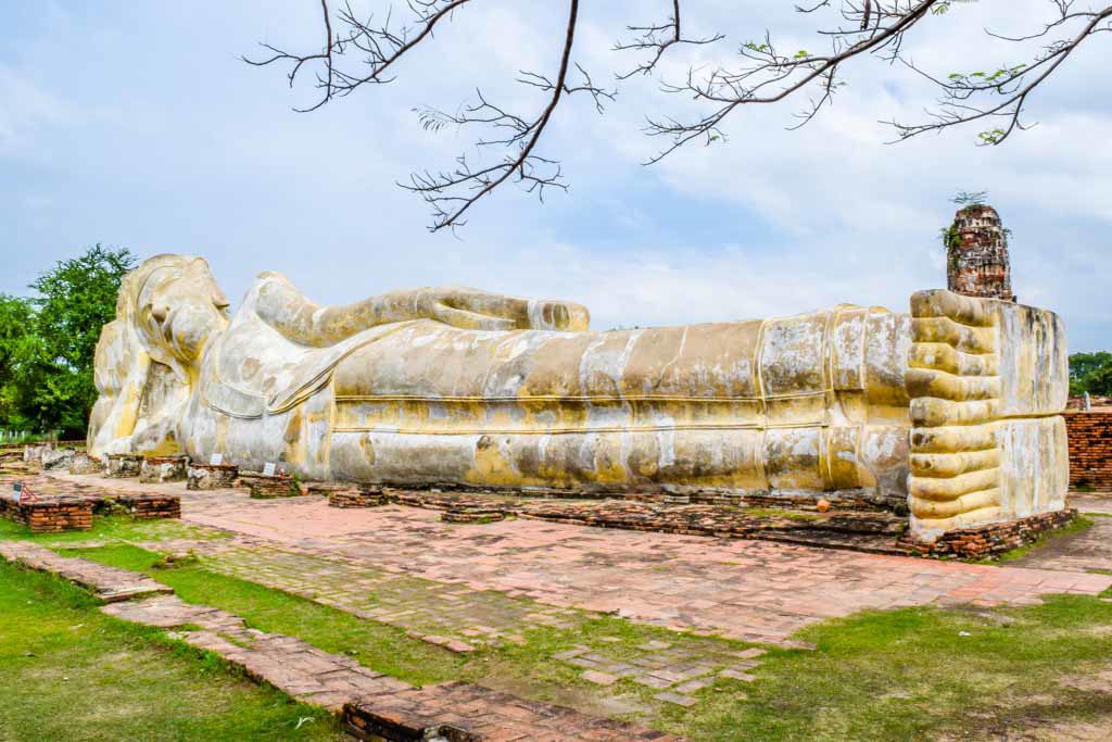 Things to see in Ayutthaya reclining buddha