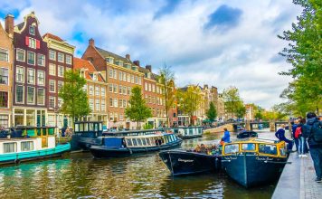 Travel Guide to Amsterdam