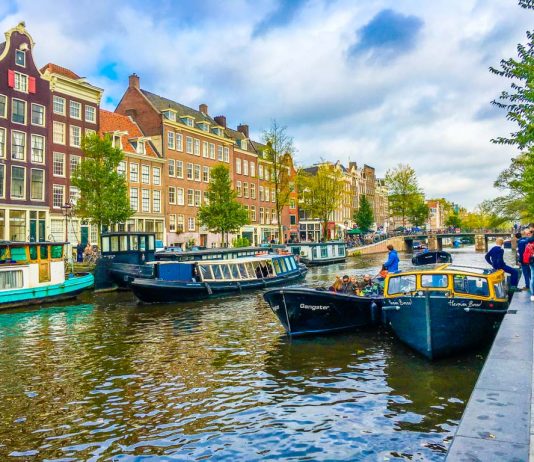 Travel Guide to Amsterdam