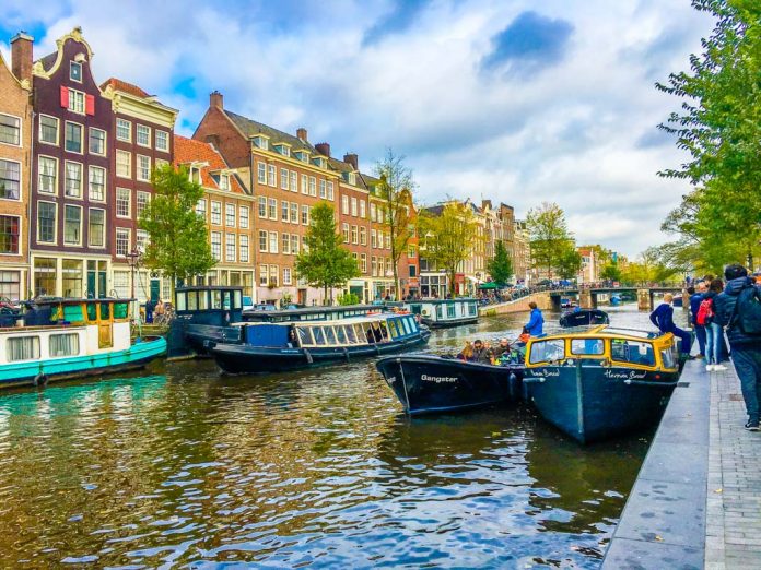 Travel Guide to Amsterdam