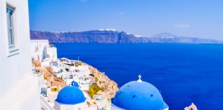 Travel Guide to Santorini