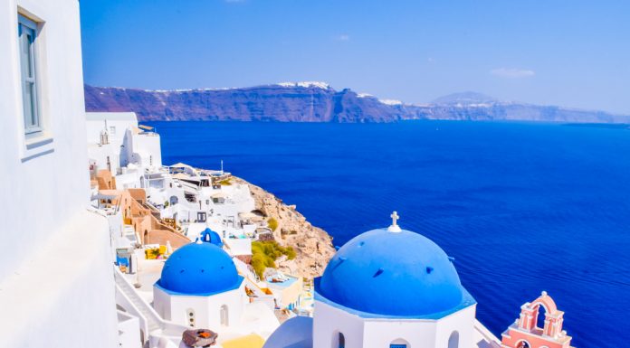 Travel Guide to Santorini