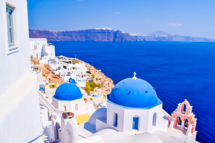 Travel Guide to Santorini