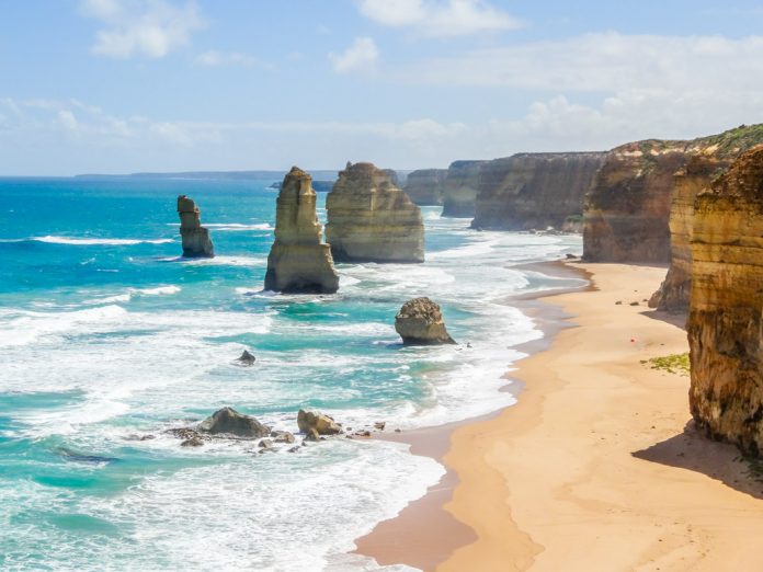 P908 Travel Guide to Melbourne