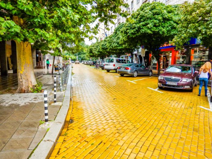 Free Walking Tour Sofia 250 yellow paves