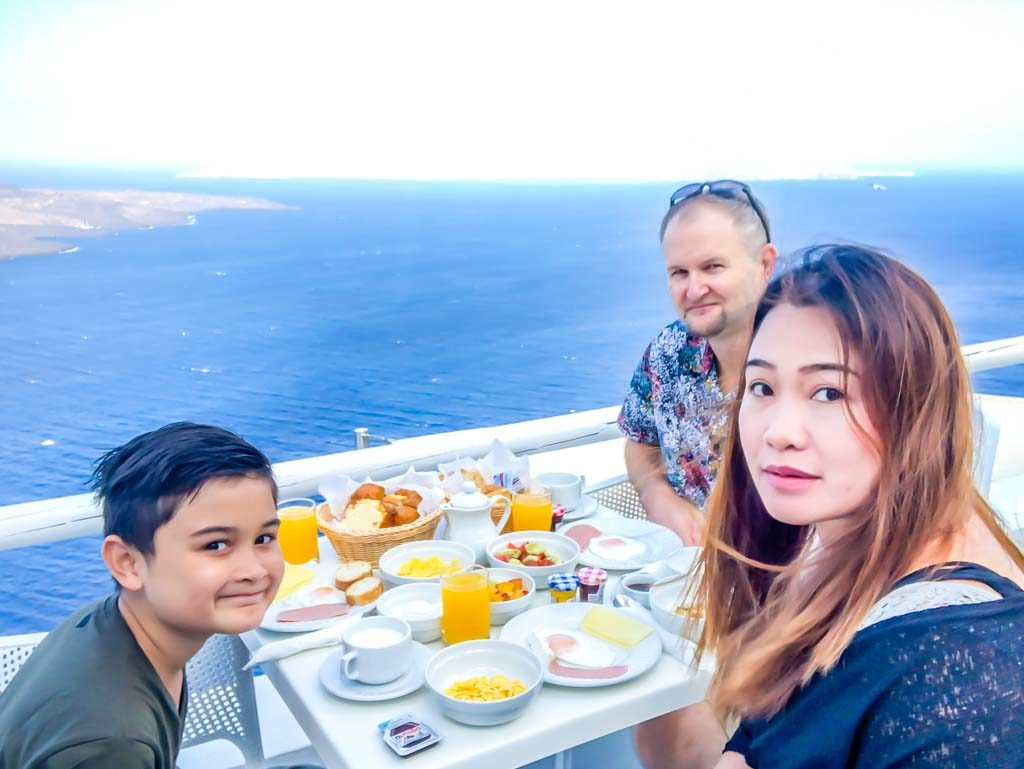 accommodation in Fira Santorini breakfasts