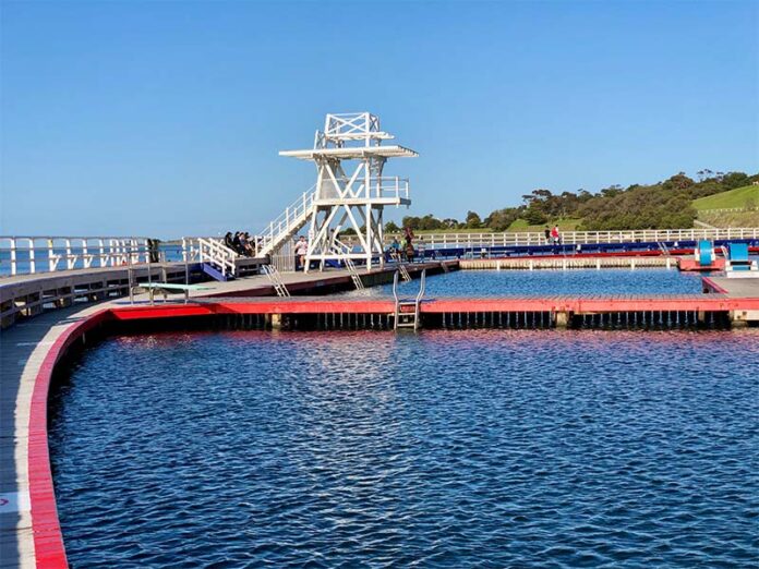 Geelong-Eastern-Beach-promenade-diving-board